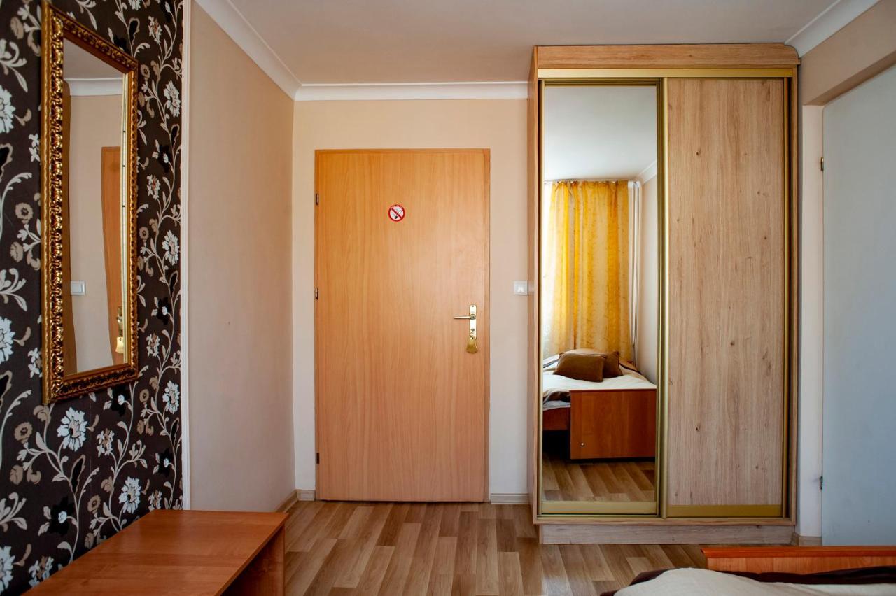Hotel Livia Wolomin Exteriör bild